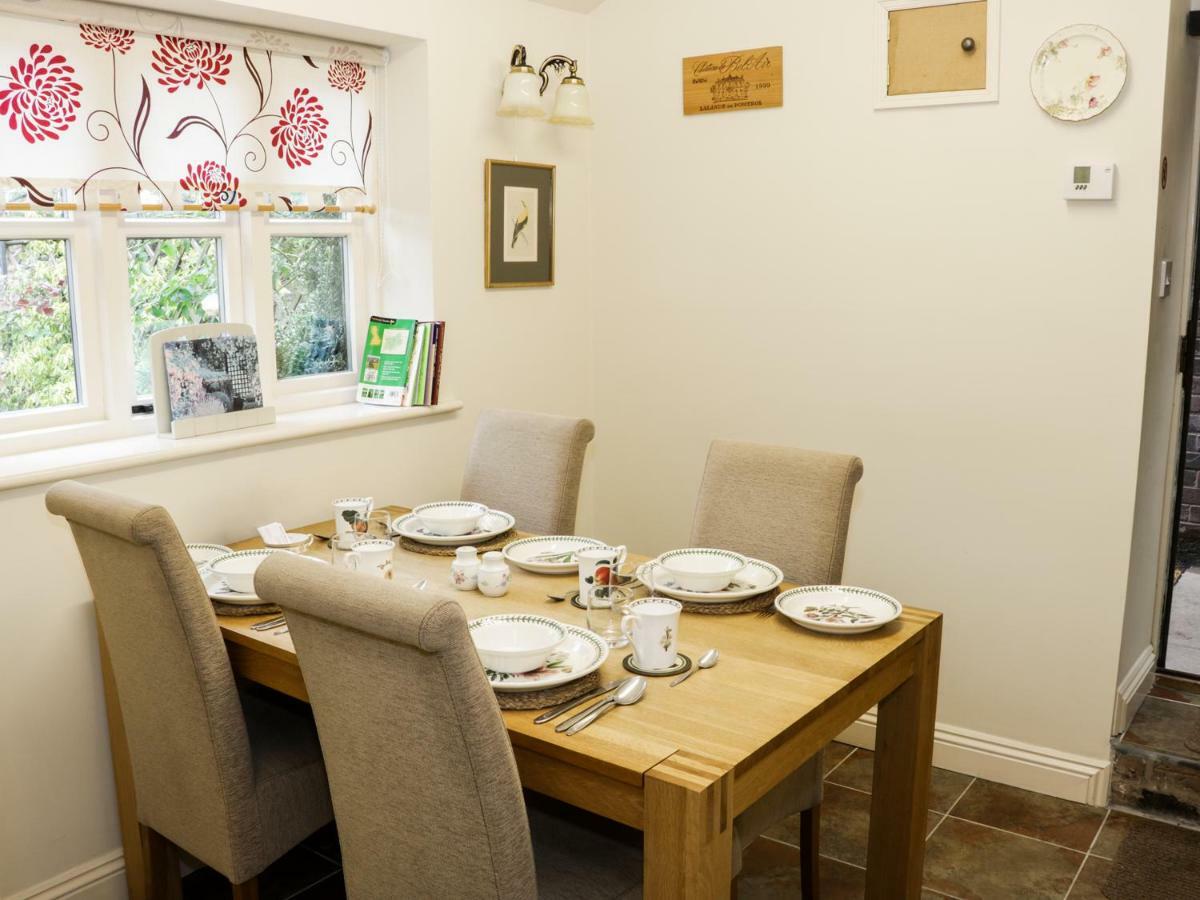 Wash House Cottage 머치웬록 외부 사진